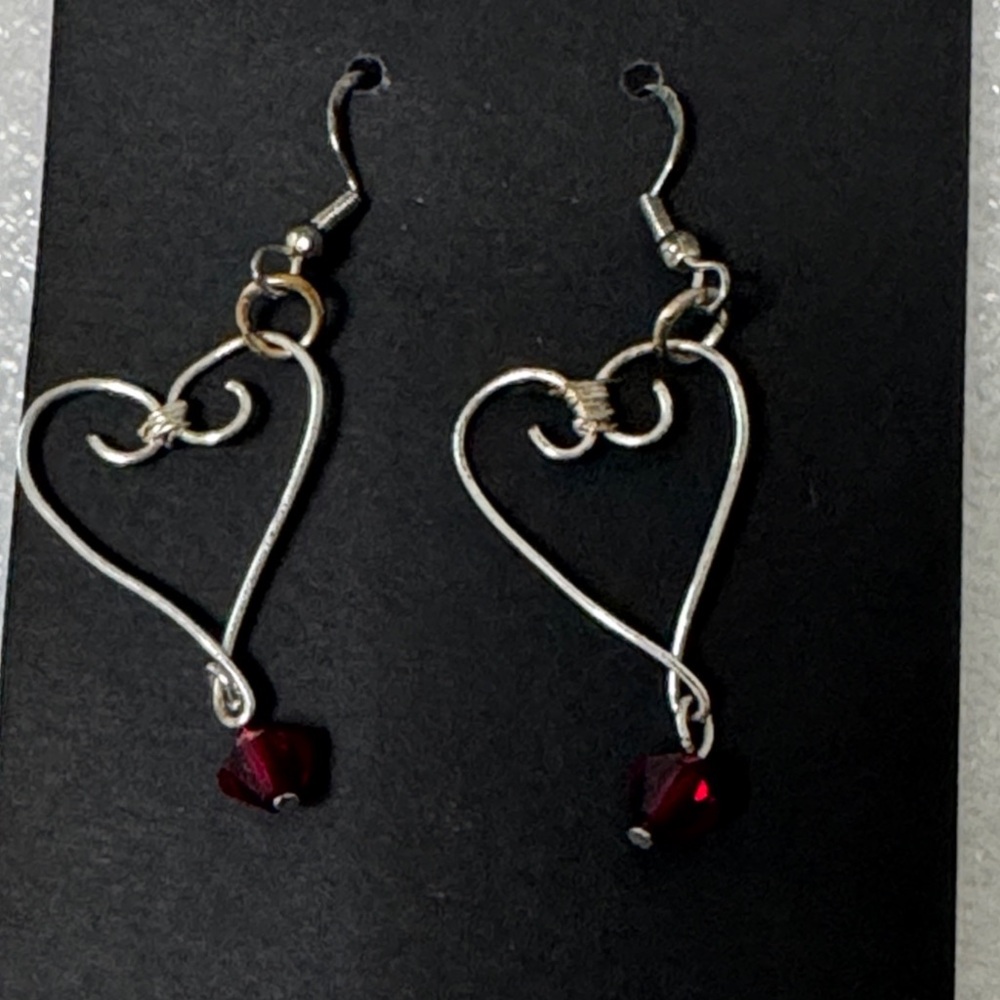 Elegant Silver Heart Necklace and Earring Set with Red Beads - Picture 5 of 9